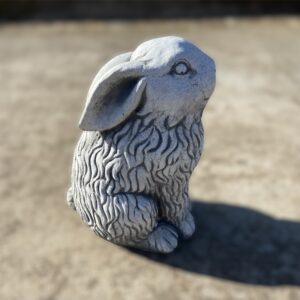 Statua coniglio, coniglietto, scultura animale in cemento e pietra per giardino